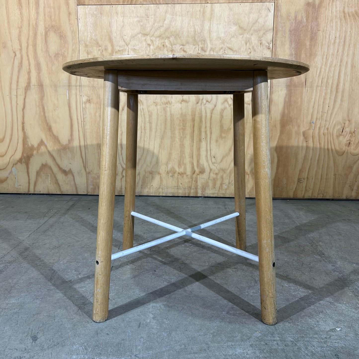 Round Timber Table with White Cross Base (Pine Finish)
