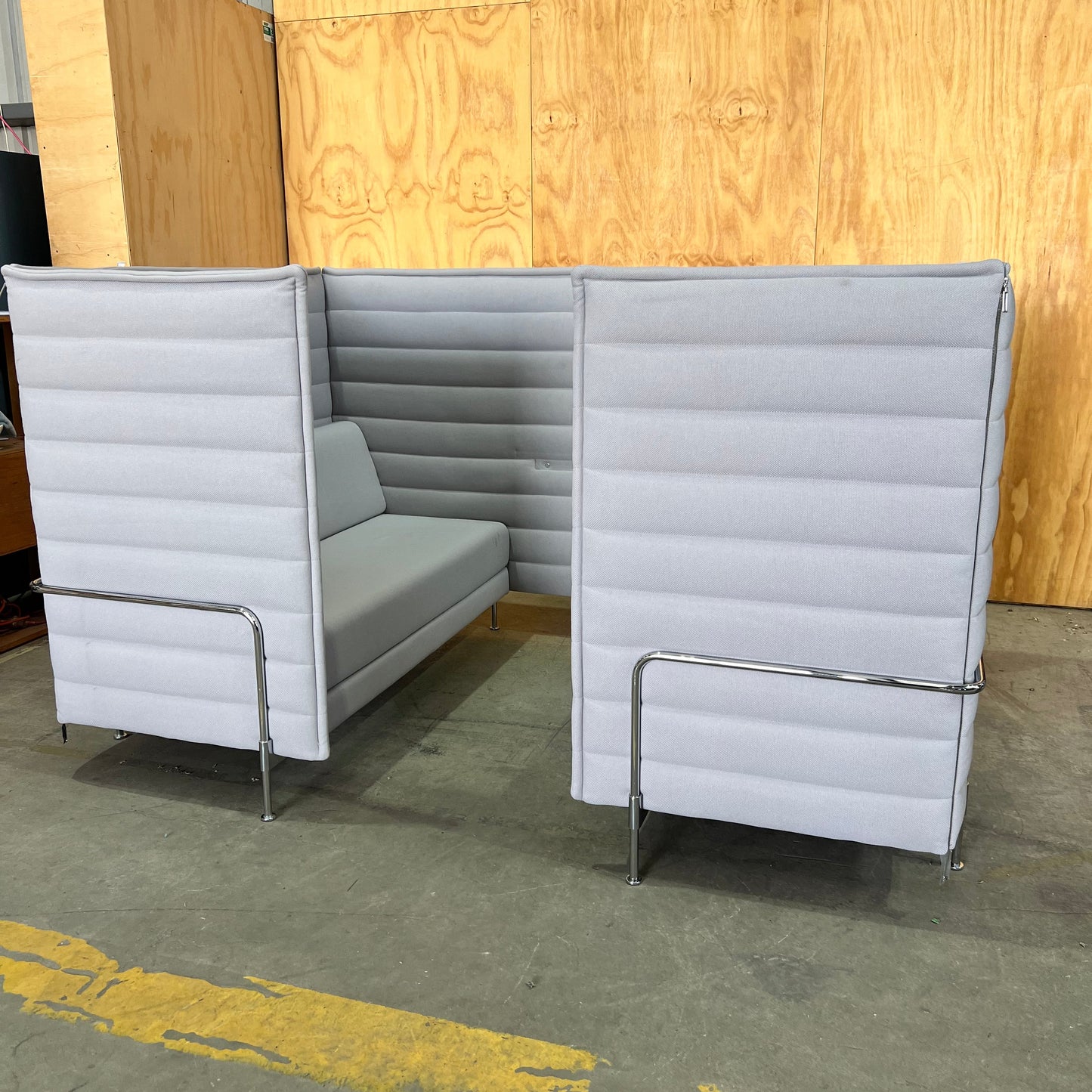 Vitra Alcove Highback Cabin in Grey (Middle Table Missing)