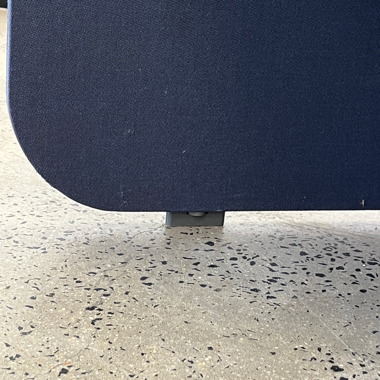 Zenith PRECINCT POD double sided in Blue with Wooden Laminate Desktop