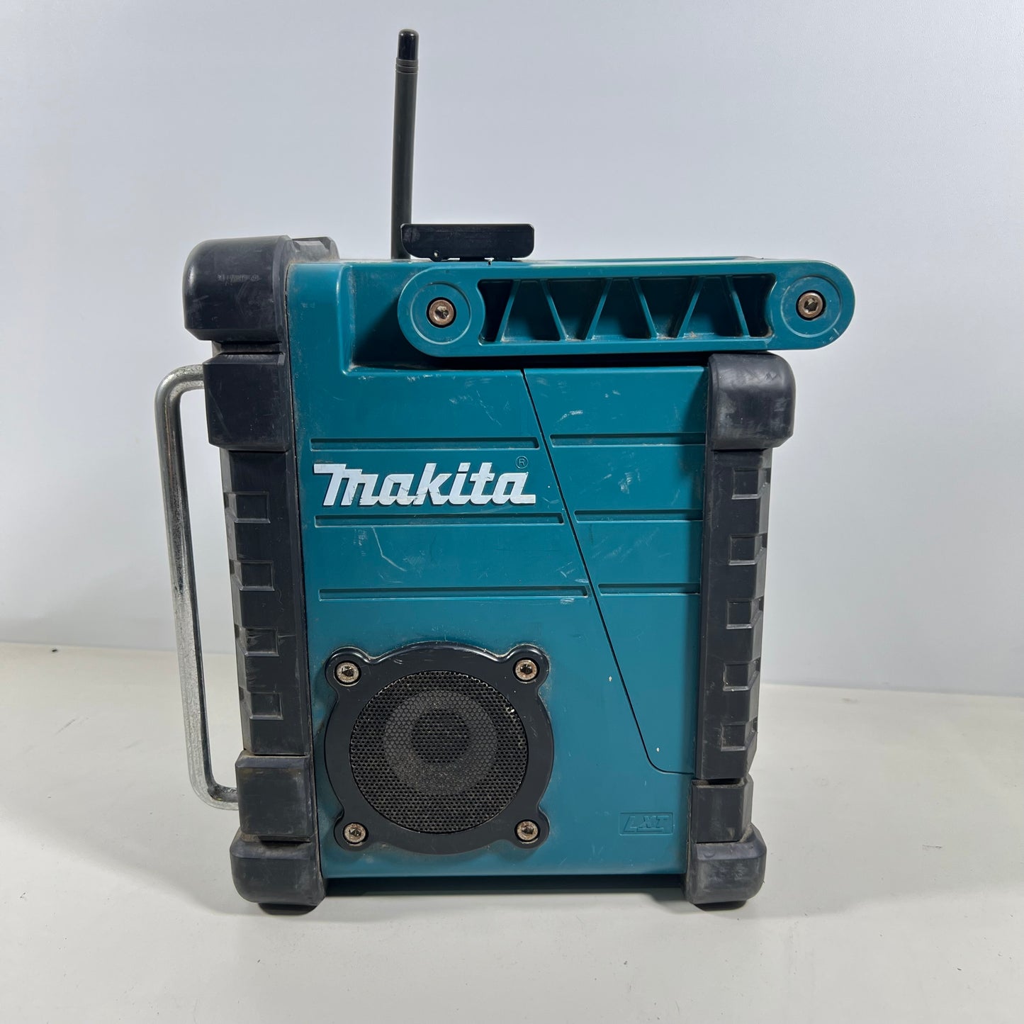 Makita DMR102 AM/FM Jobsite Radio