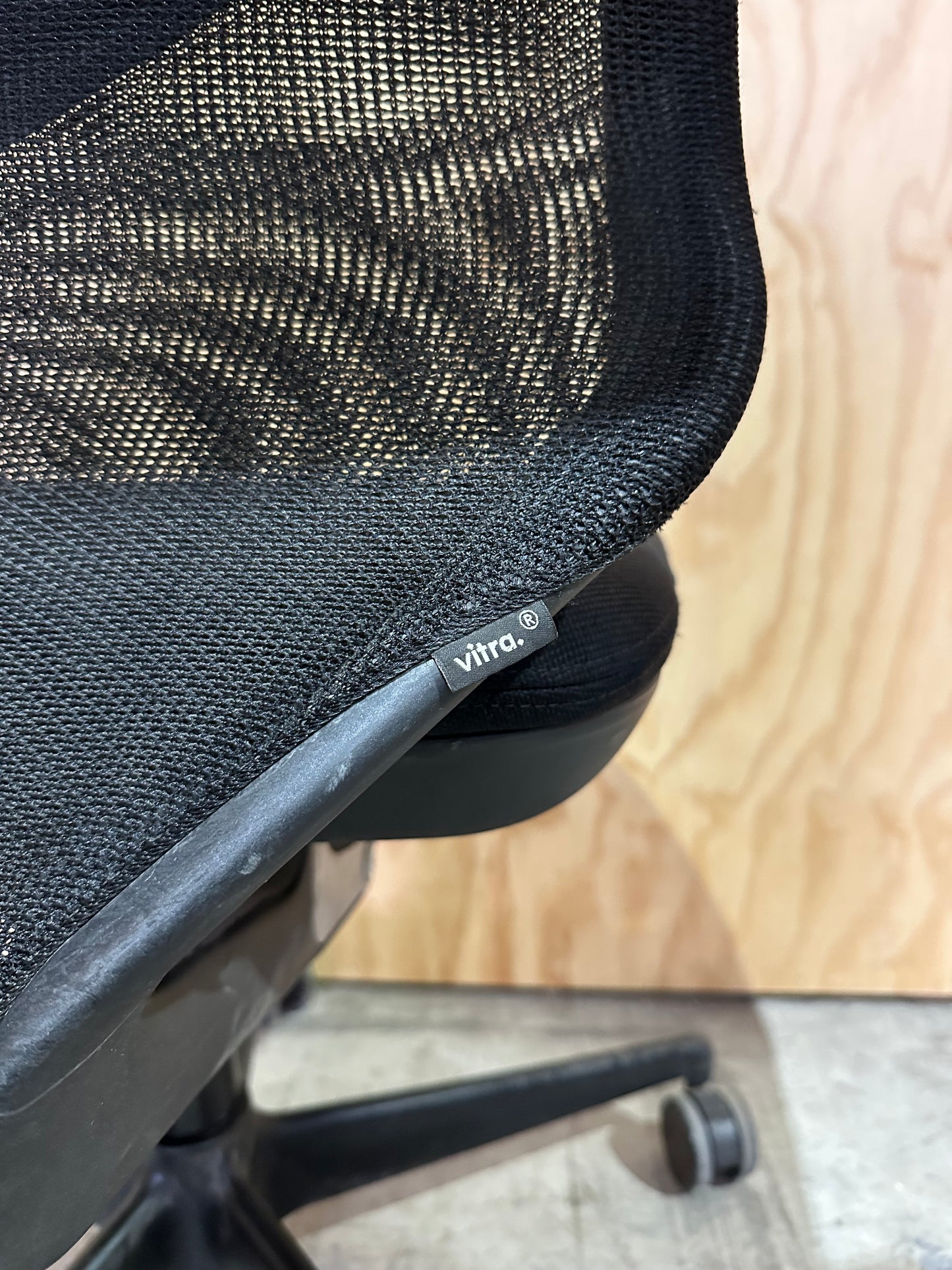 Vitra Medapal Swivel Chair in Black