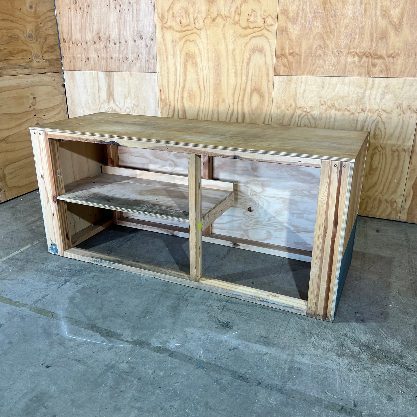 Ply Retail Reception Desk