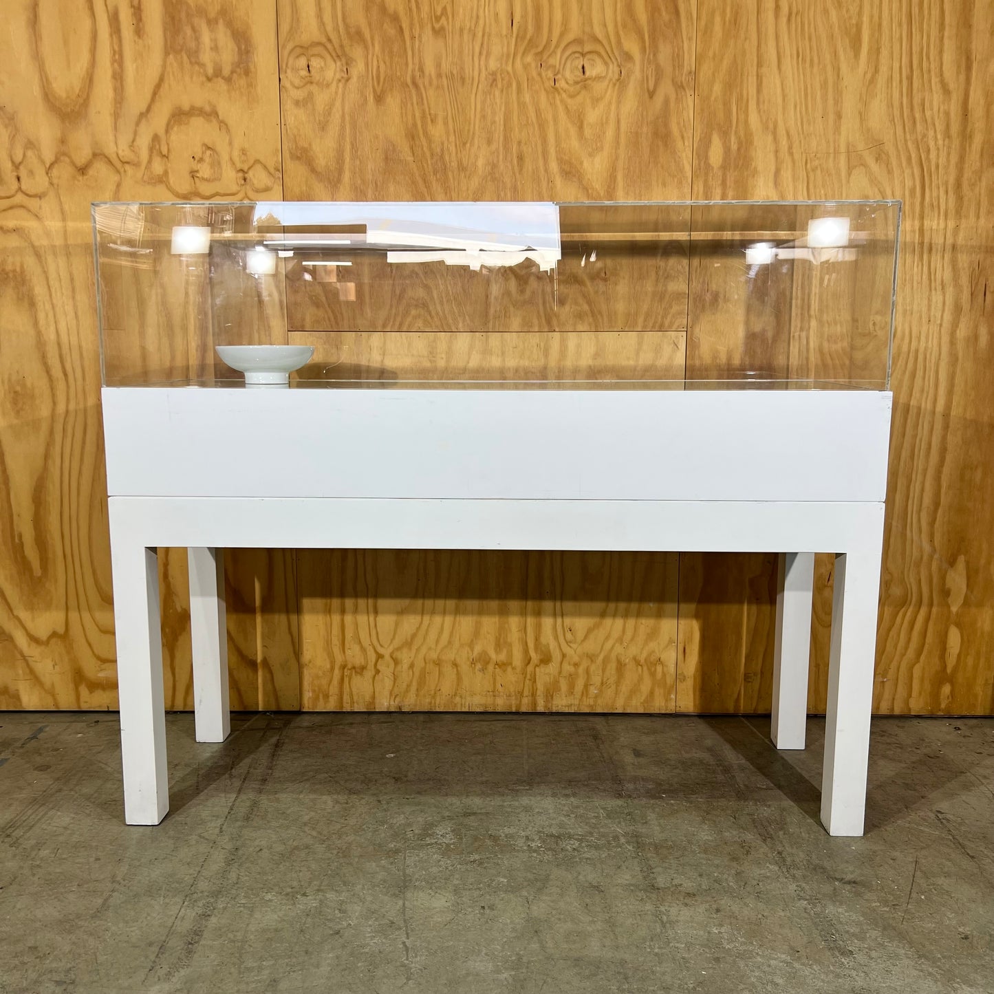 White Display Cabinet with Perspex Case and Two Shelf Options