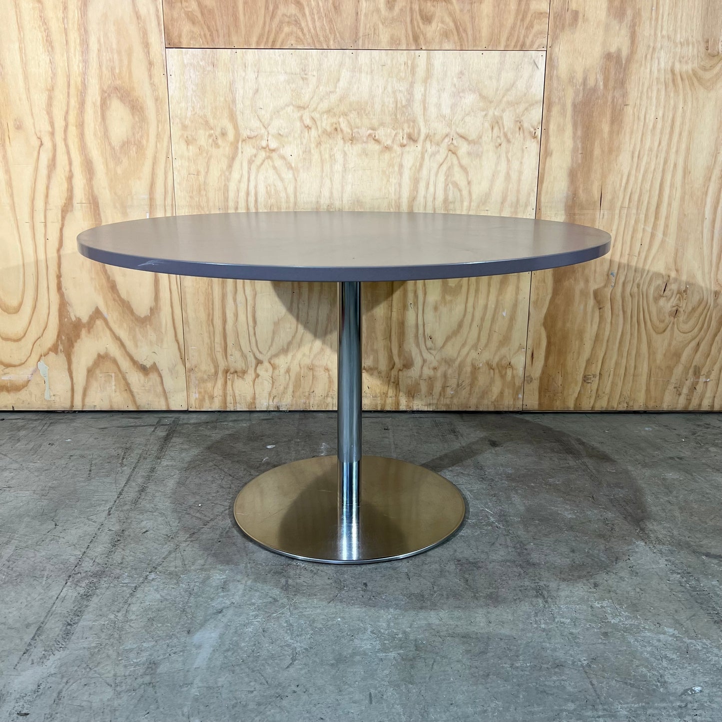 Rapidline Taupe Round Table with Estilo Base