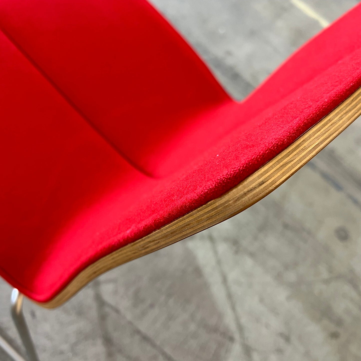 Schaumburg Alvisse Chair in Red