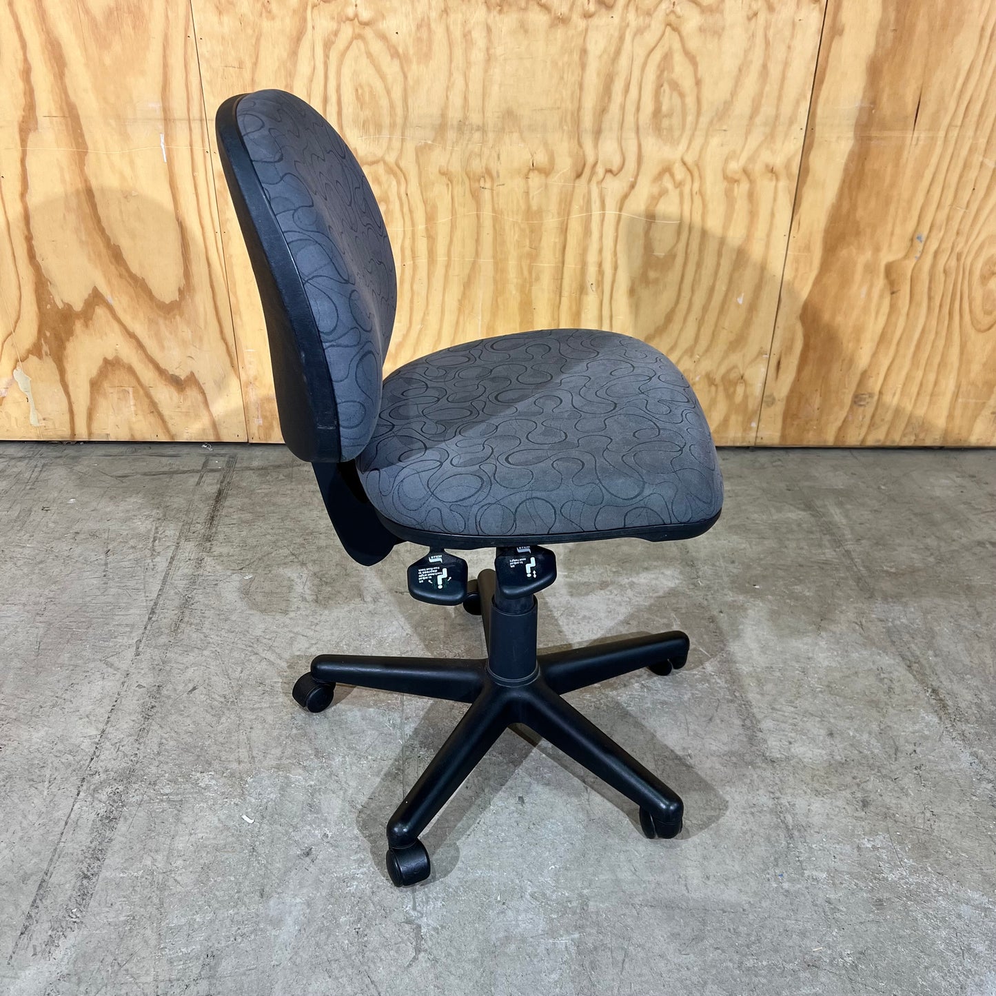 Grey Patterned Task Chair