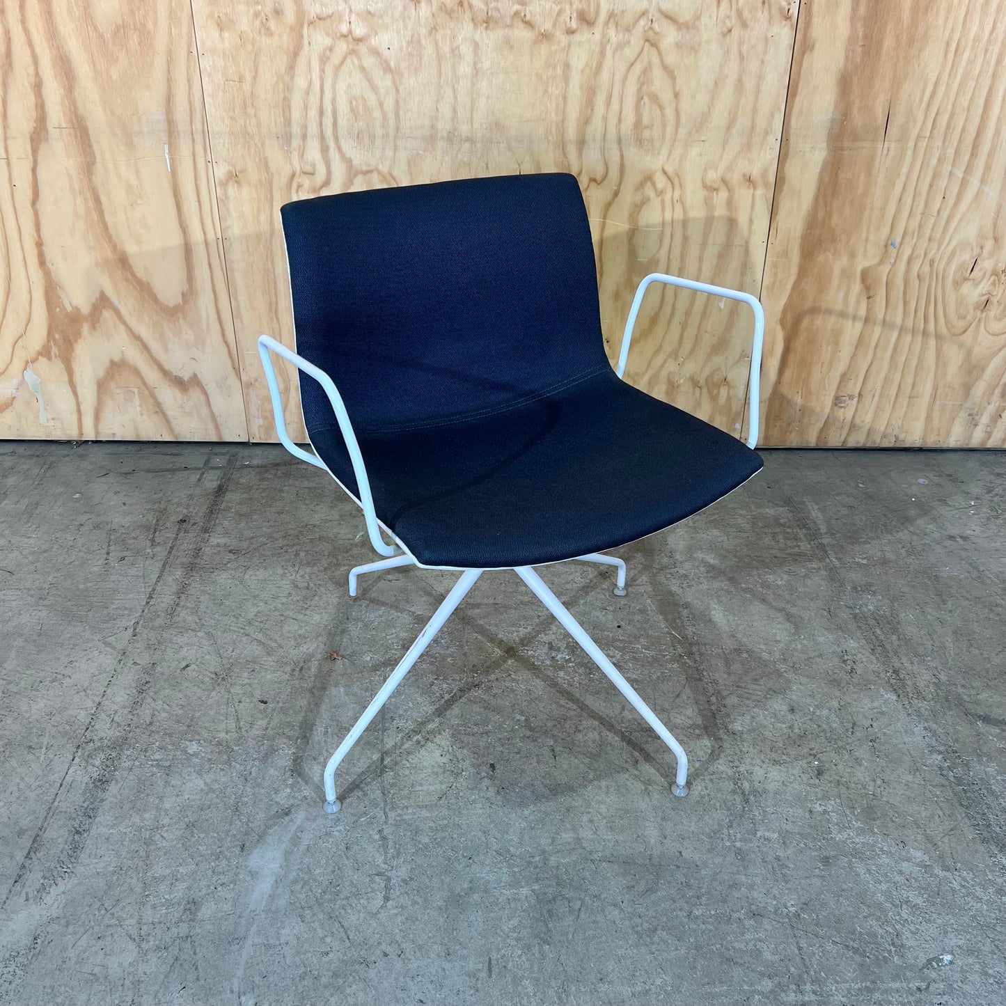 Arper Catifa 53 Meeting/Swivel chair - Blue