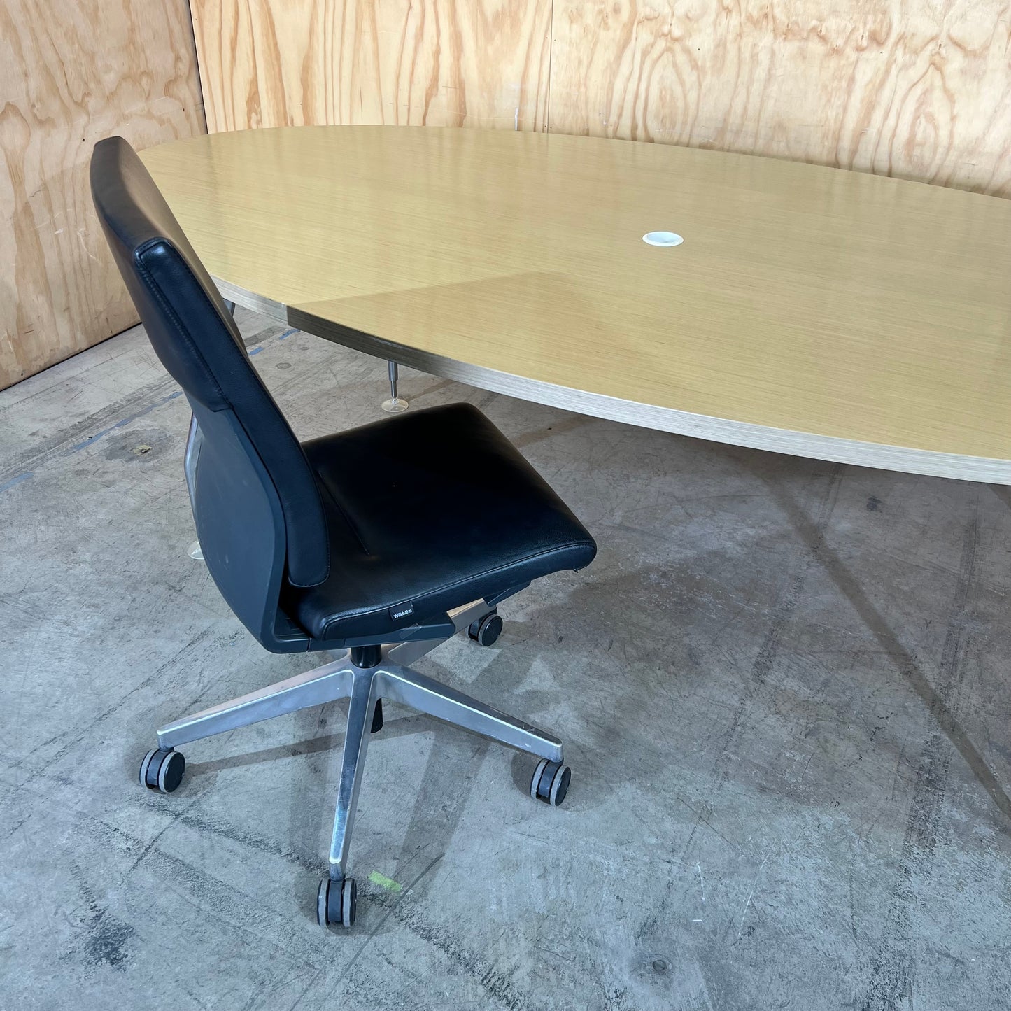 Schiavello Aire Oval Meeting Room Table