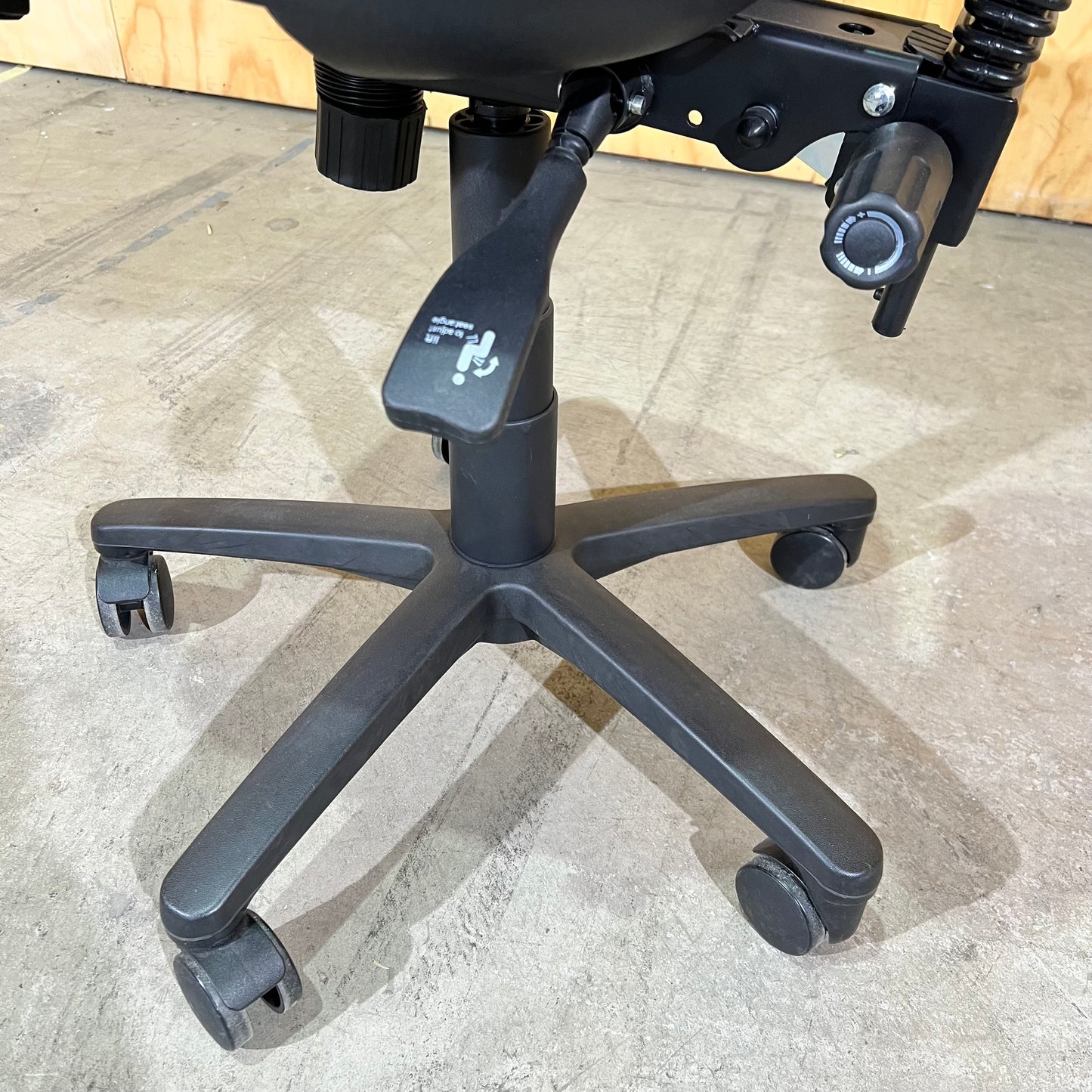 Black fabric task chair
