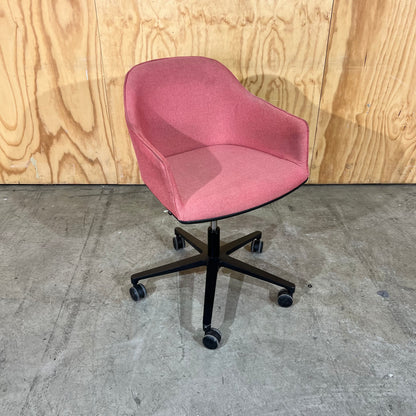 Vitra Softshell Chair with five-star base in Pale Rose & Coral - B Grade