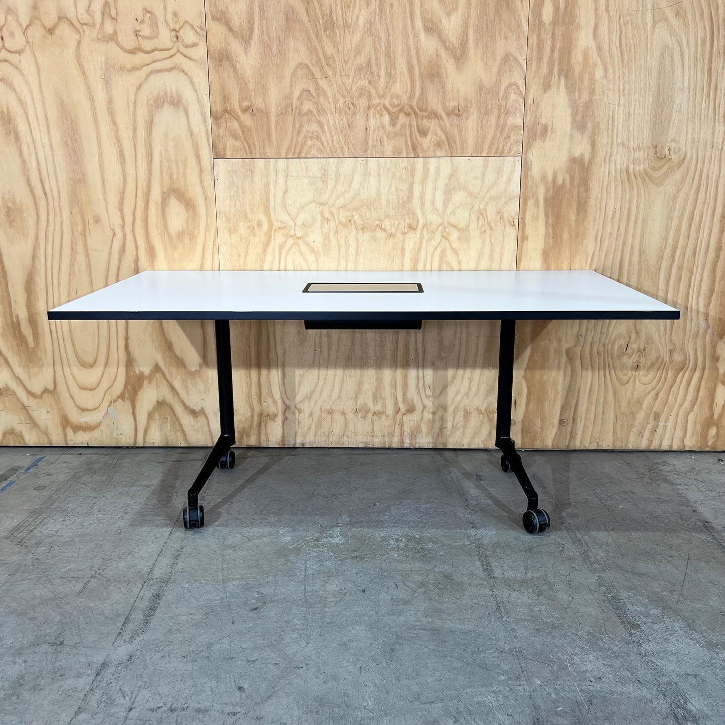 Thinking Works U.R Meeting Table on Castors with Cable Management