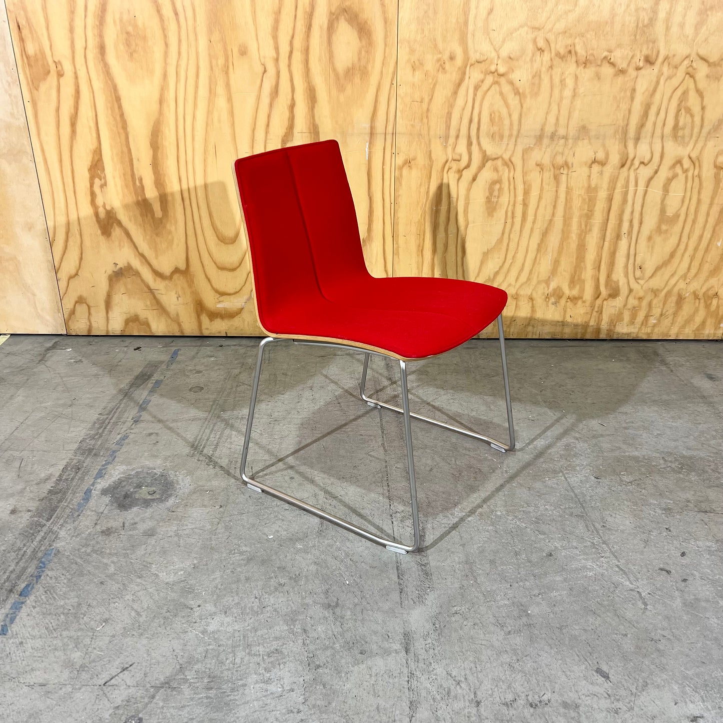 Schaumburg Alvisse Chair in Red