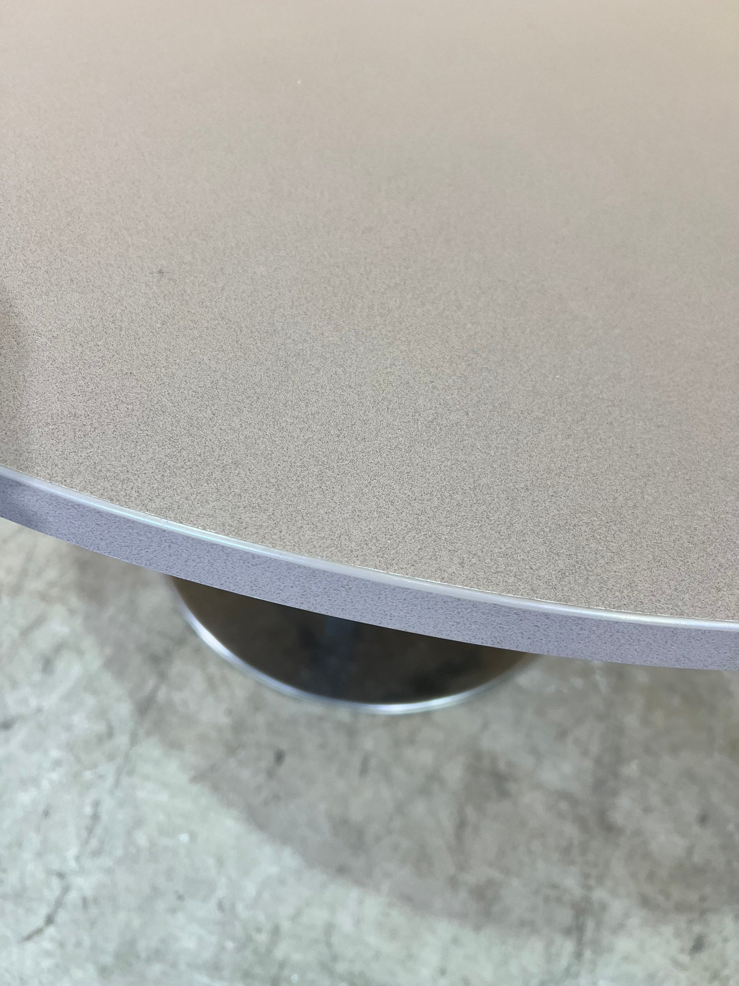 Rapidline Taupe Round Table with Estilo Base