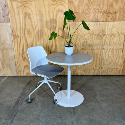 Estilo Grey and White Round Table