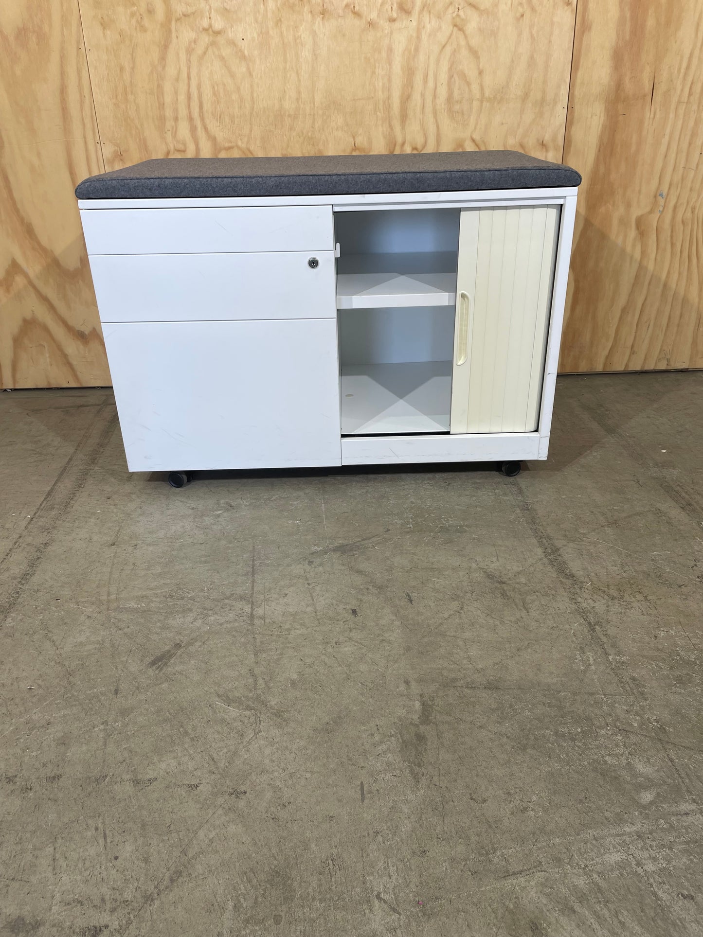 Schiavello Cache Tambour Caddy with Grey Cushioned Top