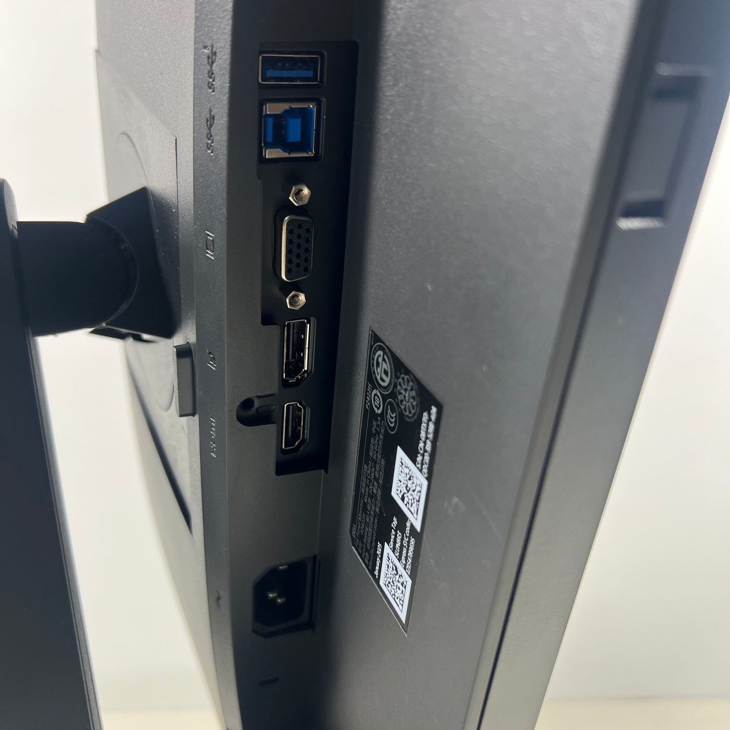 Dell 24" P2422H Monitor with Stand