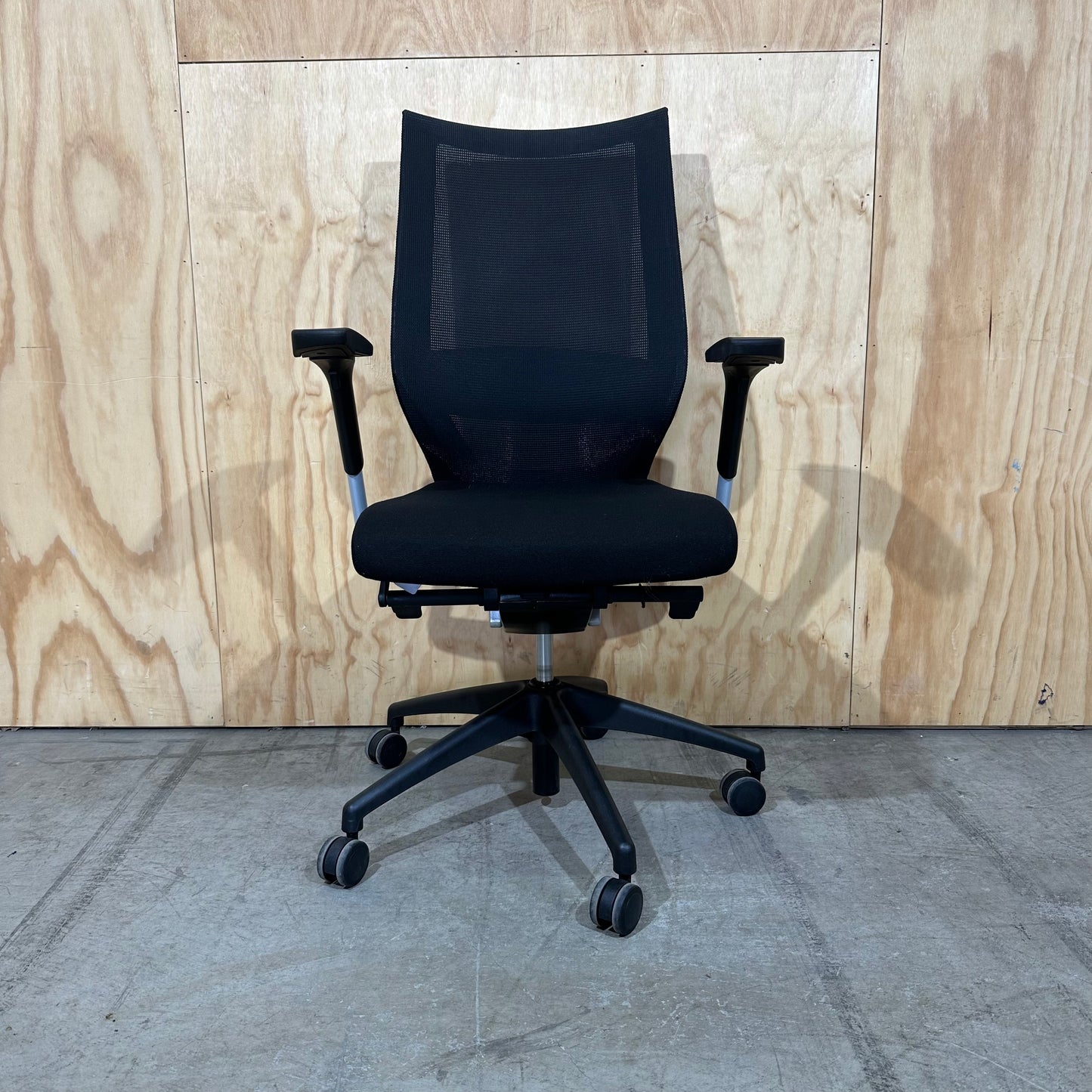 Stem Fortis 3500 Mesh Back Ergonomic Chair