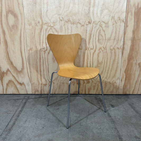 Replica Butterfly chair by Arne Jacobsen for Fritz Hansen