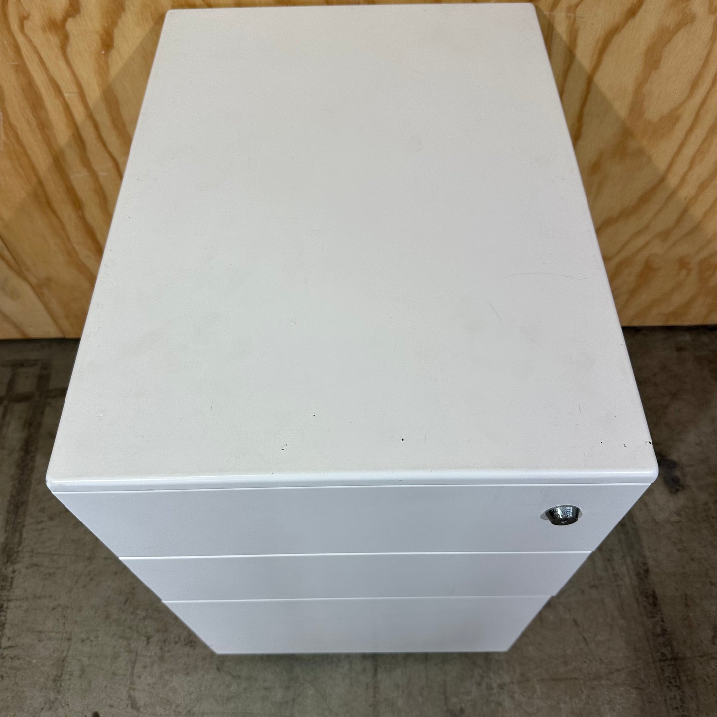 White metal pedestal