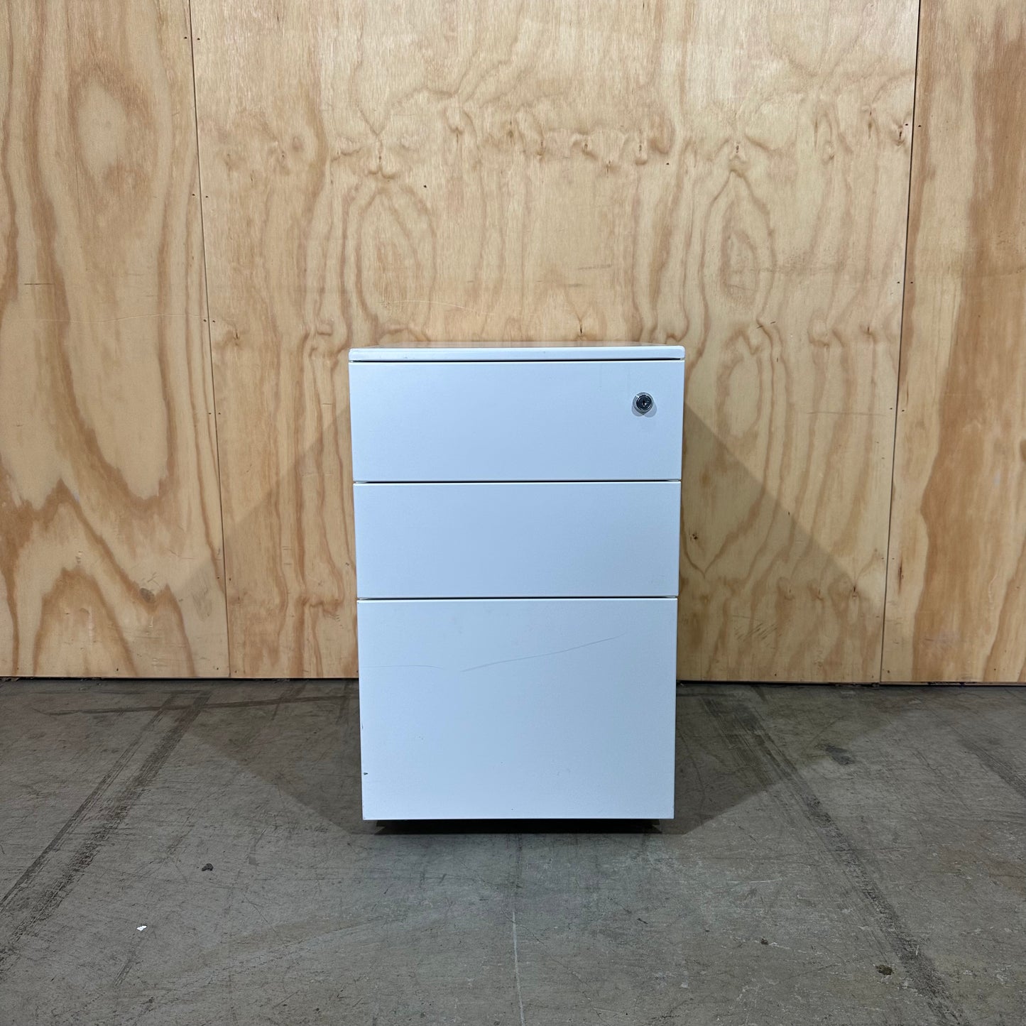 White metal pedestal