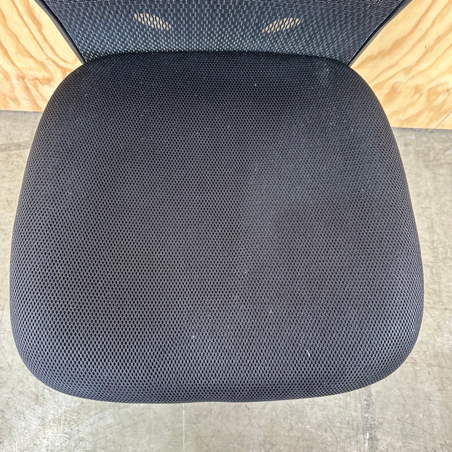 Black Mesh Task Chair
