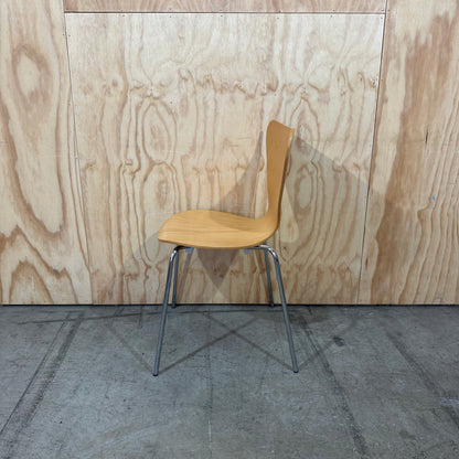 Replica Butterfly chair by Arne Jacobsen for Fritz Hansen