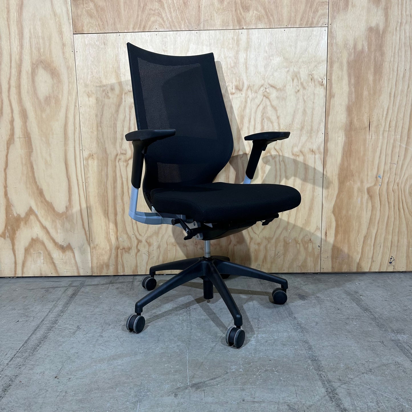Stem Fortis 3500 Mesh Back Ergonomic Chair