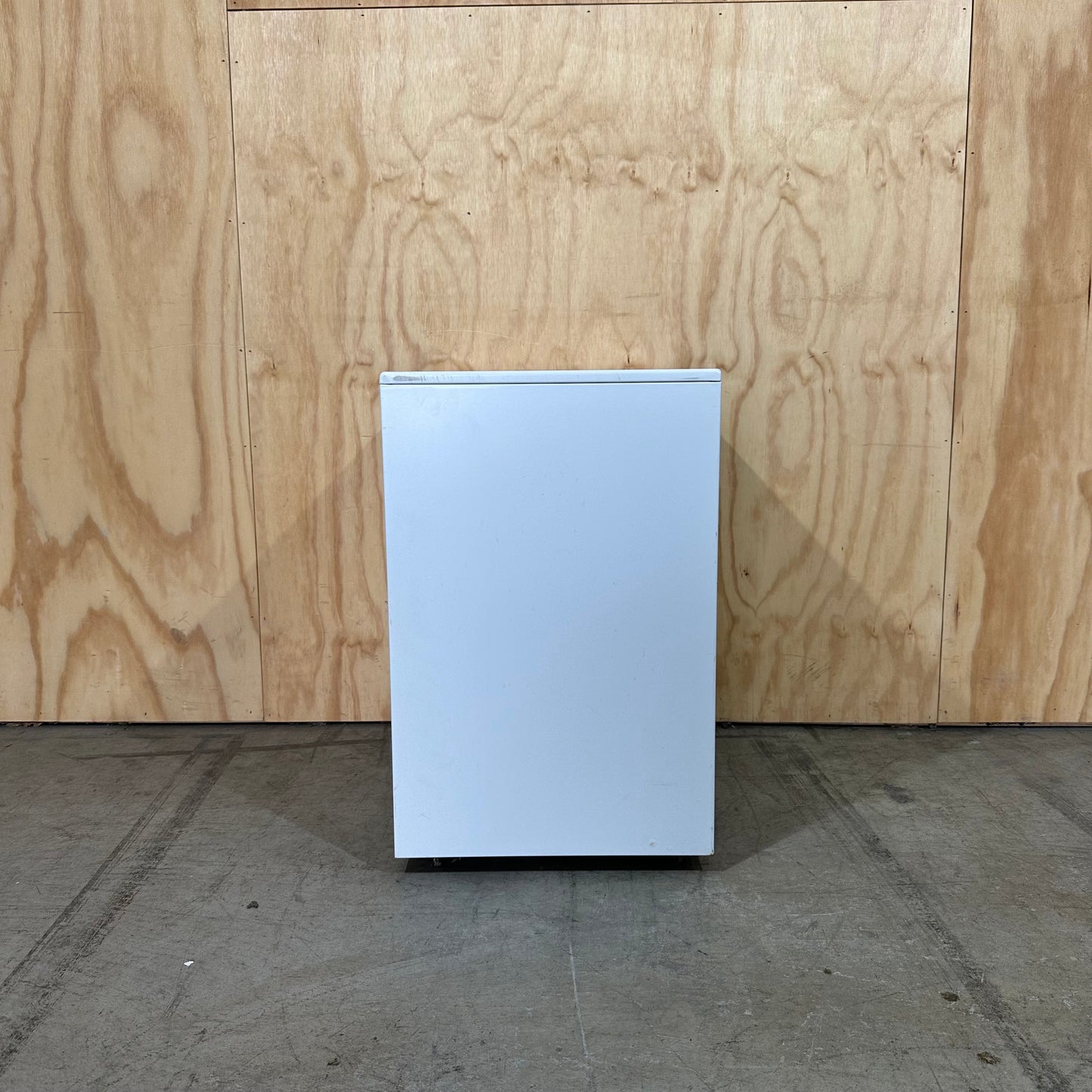 White metal pedestal