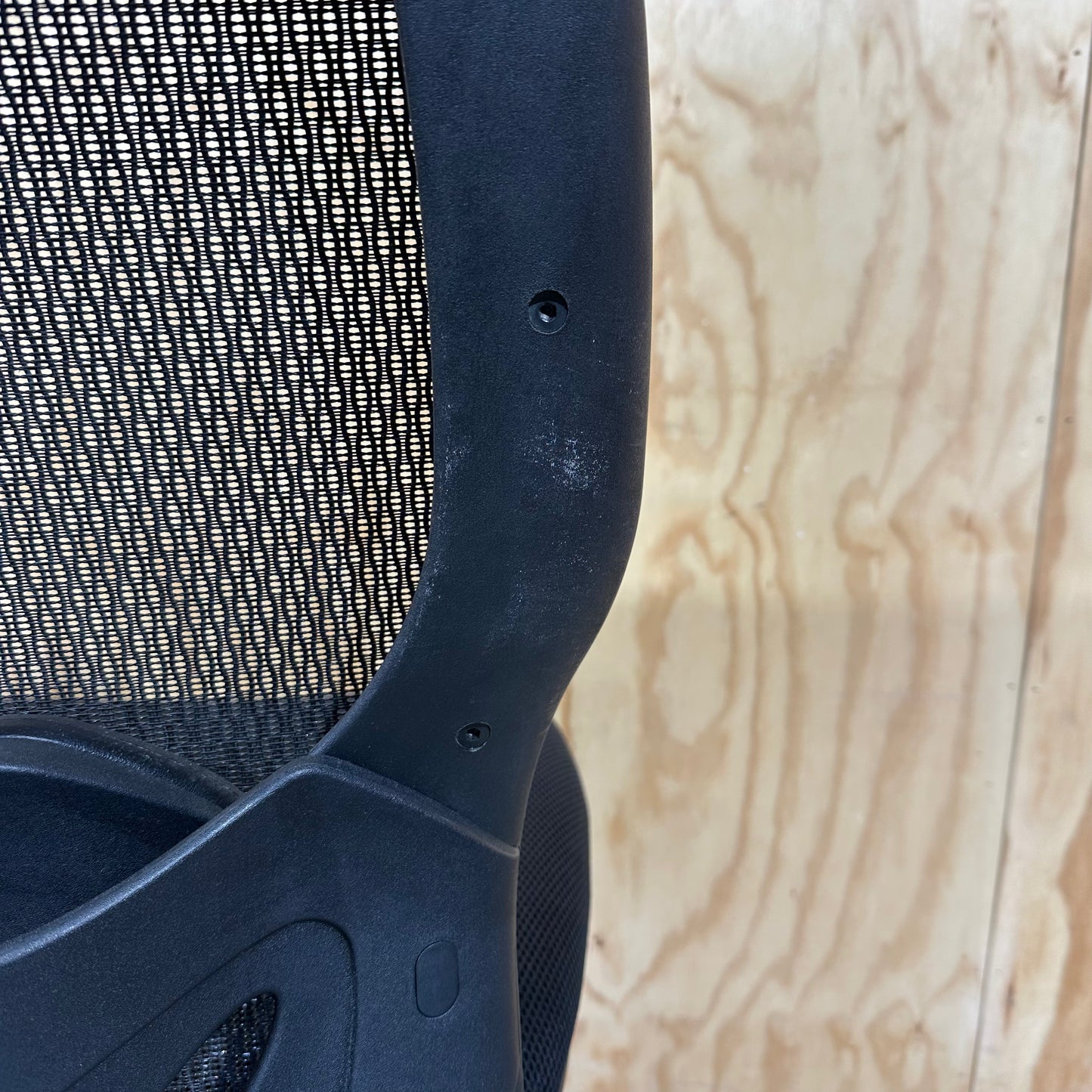 Black Mesh Task Chair
