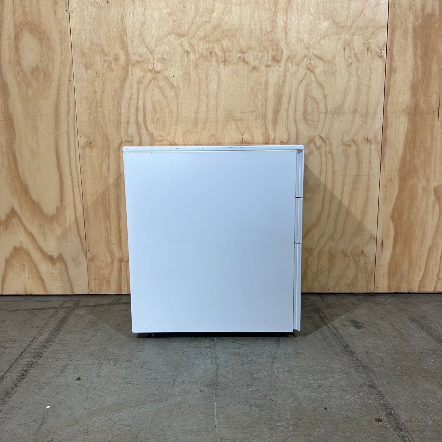 White metal pedestal