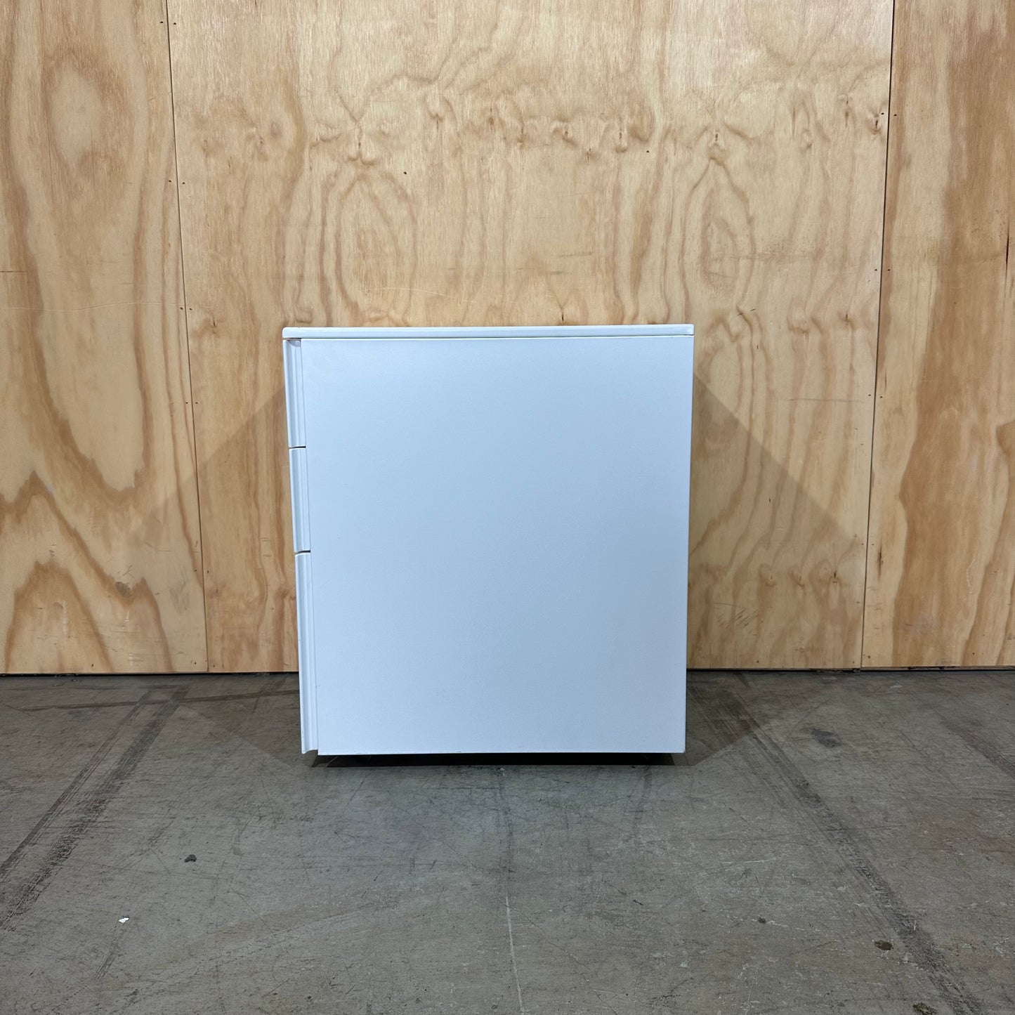 White metal pedestal