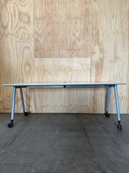 White Workstation on Castors