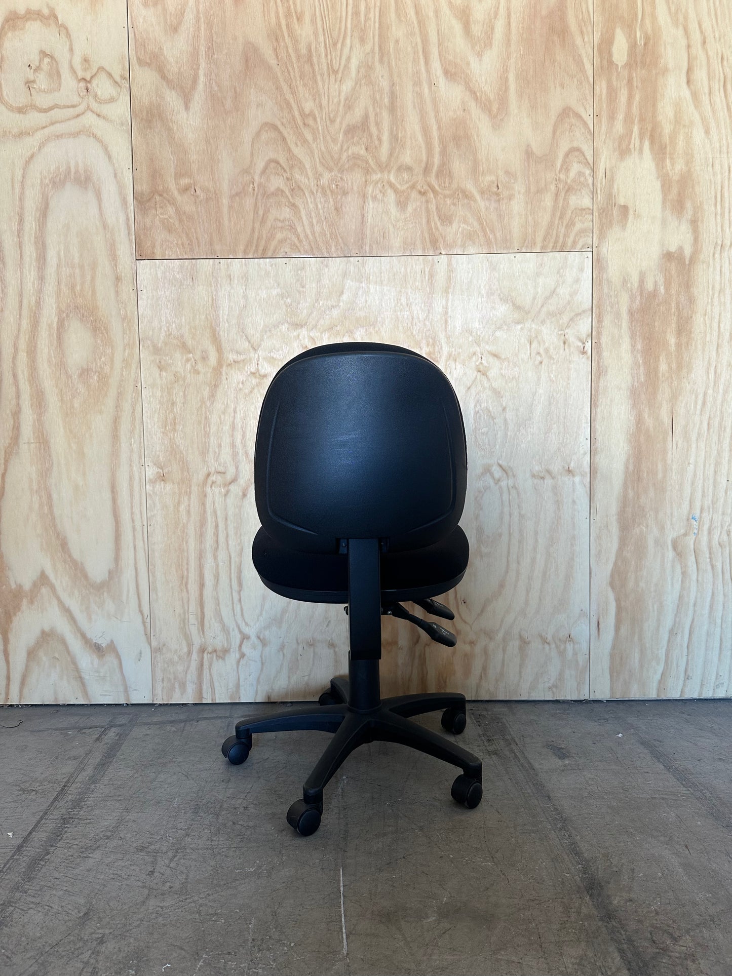 Black Standard Task Chair