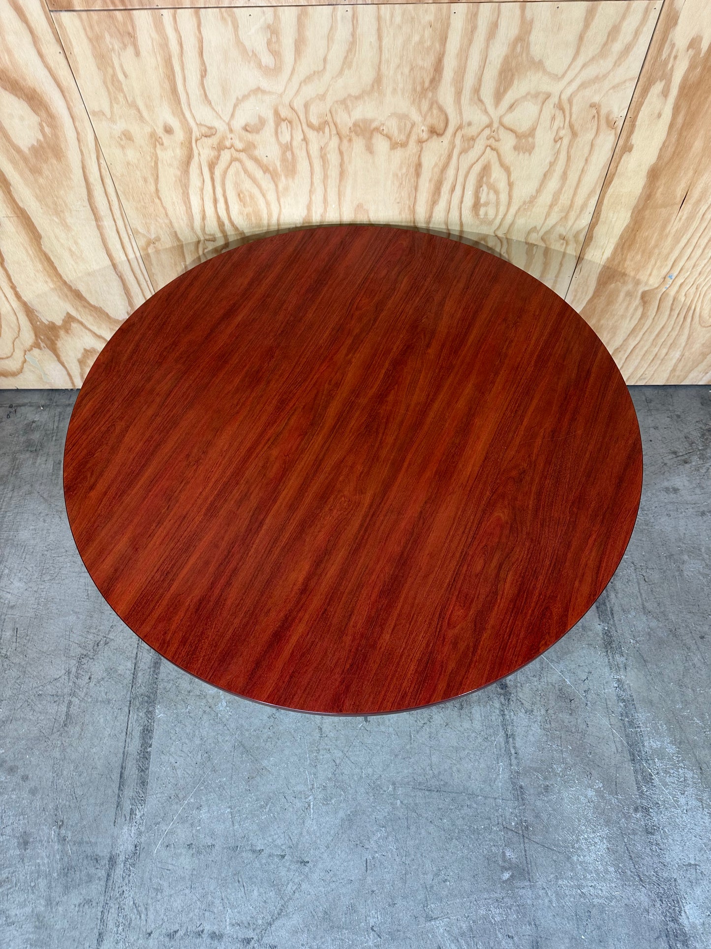 Oak round table Black Base