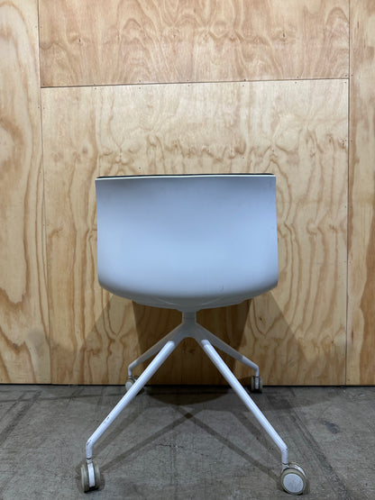 Arper Catifa 46 swivel chair white shell with grey uphostering