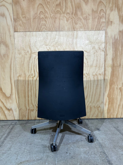 Muga 2 clerical chair by Akaba