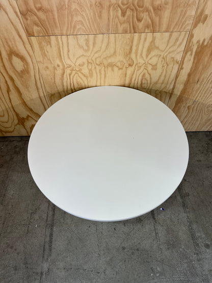 Wide round table in white with chrome base