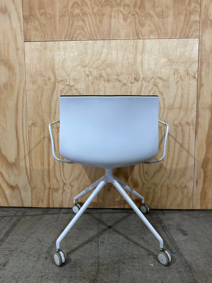 Arper Catifa 46 Conference Chair on 4-way castors