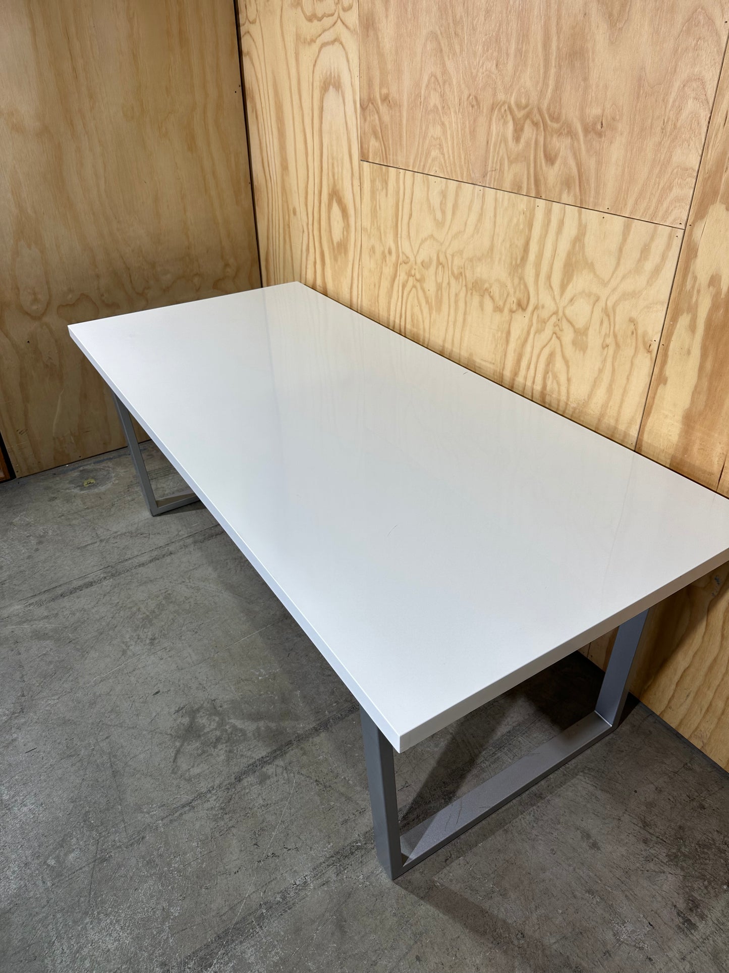 White Table on stirrup legs by Amart