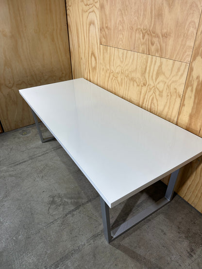 White Table on stirrup legs by Amart