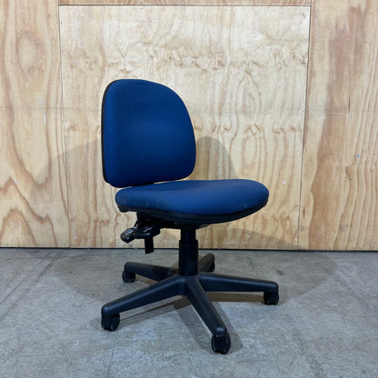 Stem Task Chair in Blue