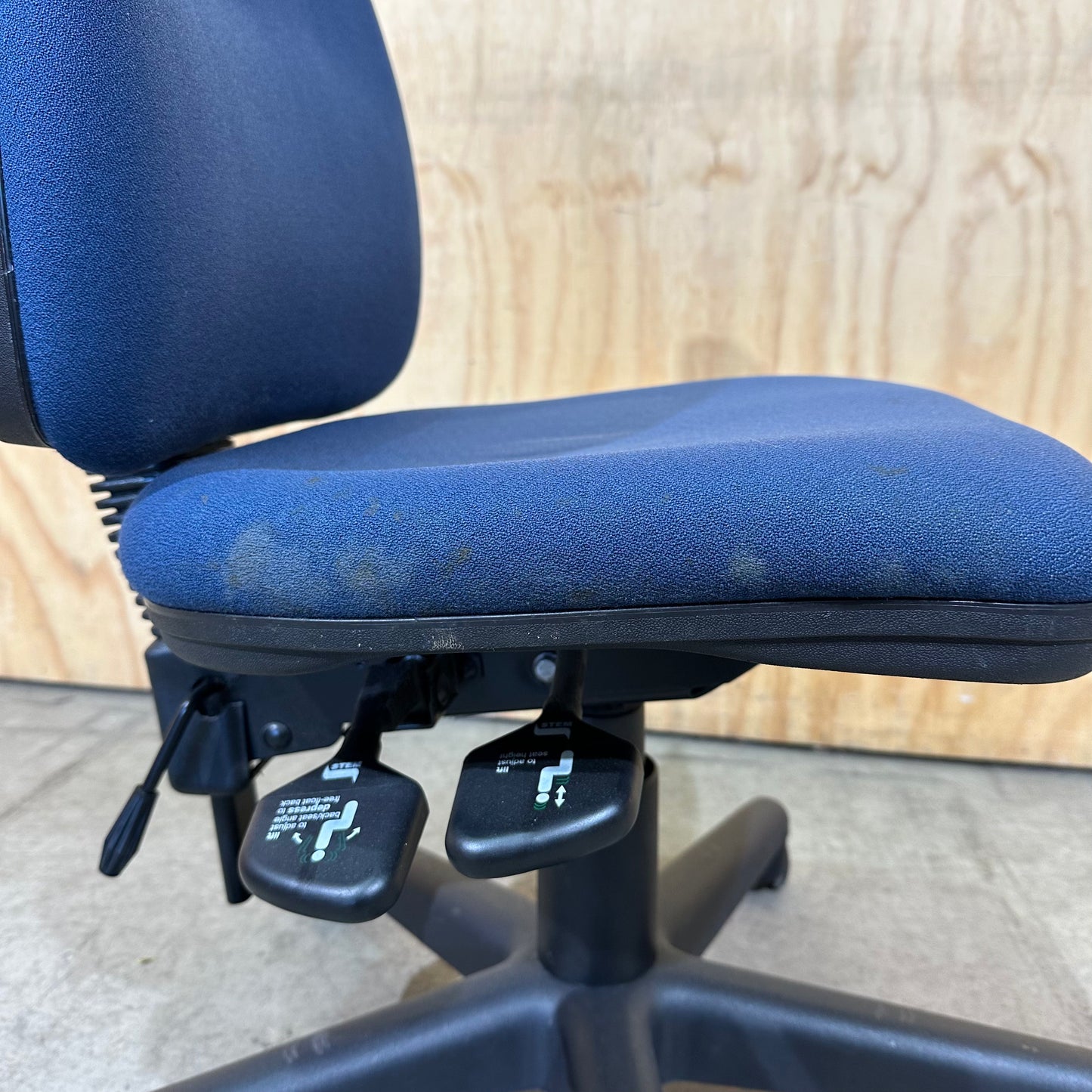 Stem Task Chair in Blue