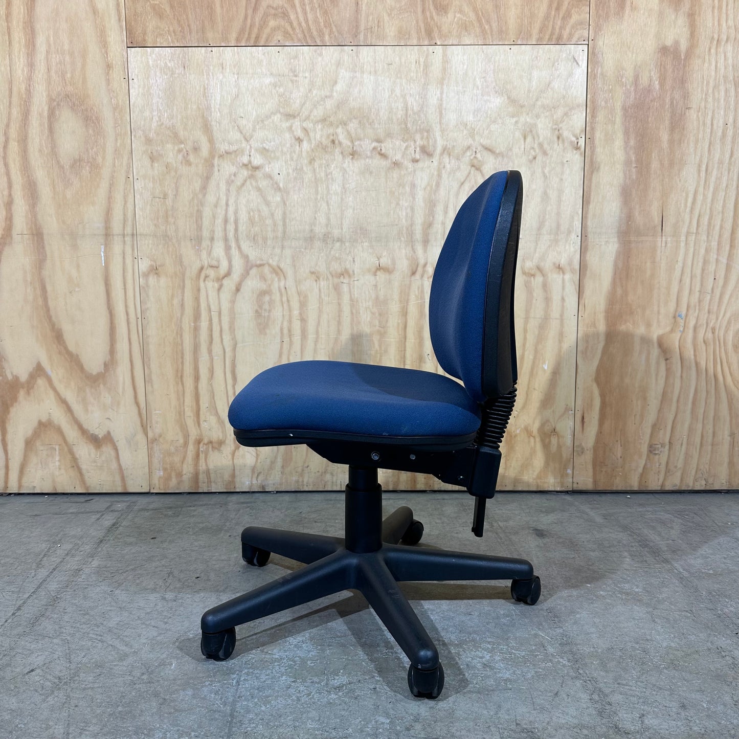 Stem Task Chair in Blue