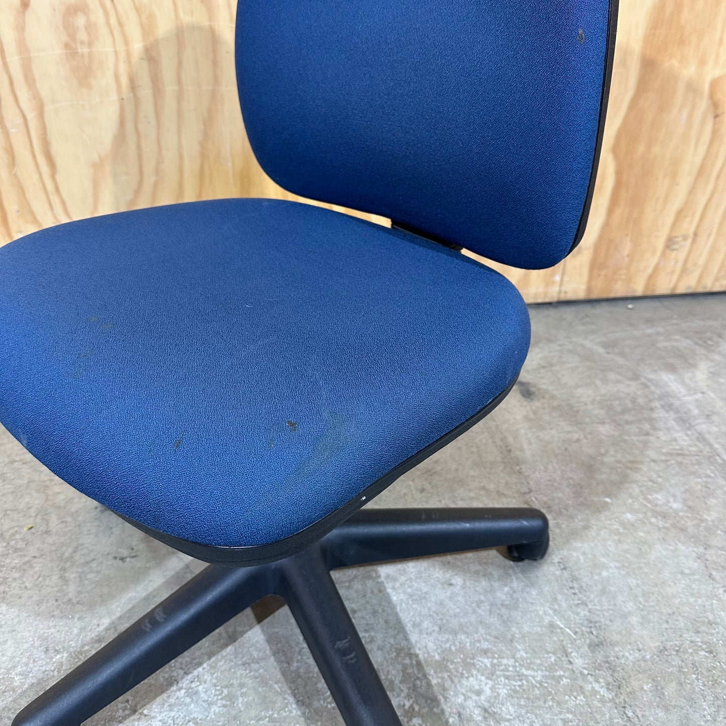 Stem Task Chair in Blue