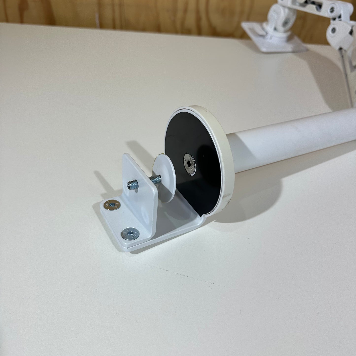 Zenith Zed Single Monitor Arm in Black or White