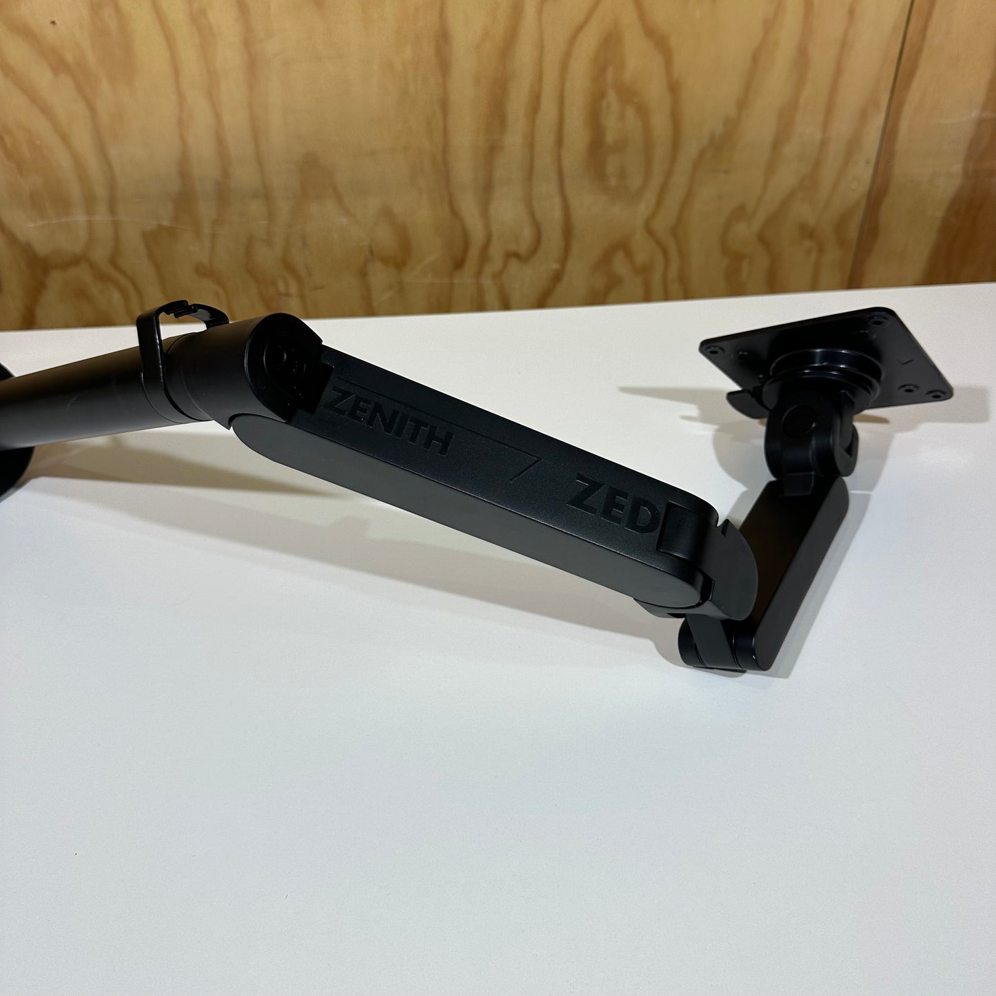 Zenith Zed Single Monitor Arm in Black or White