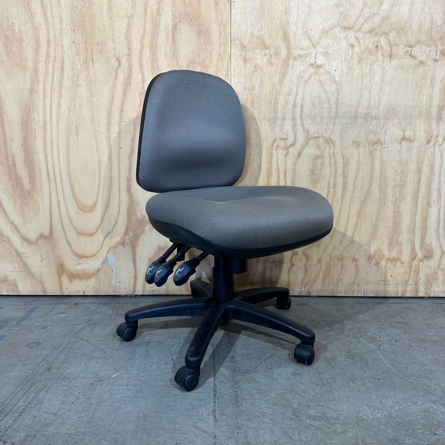Eclipse Medium Back 3-Lever Ergonomic Task Chair