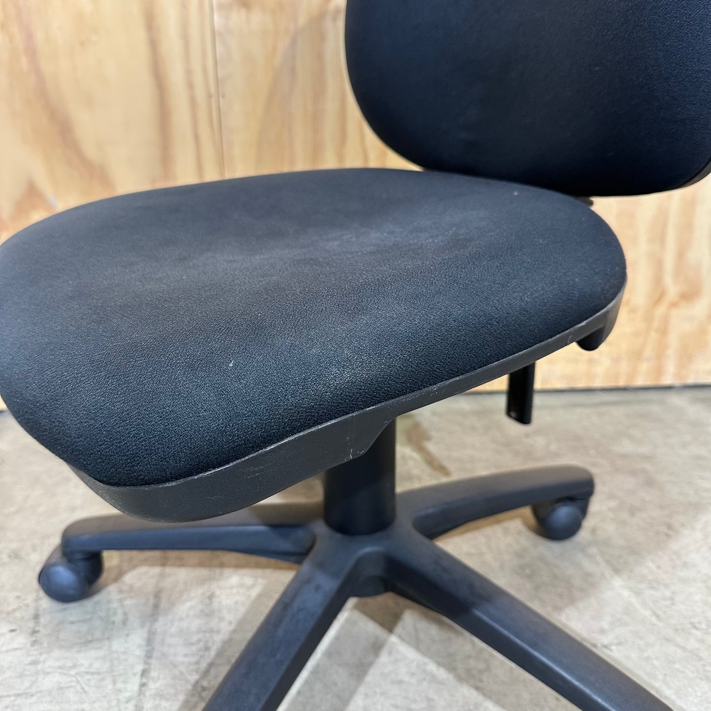 Endo Black Task Chair