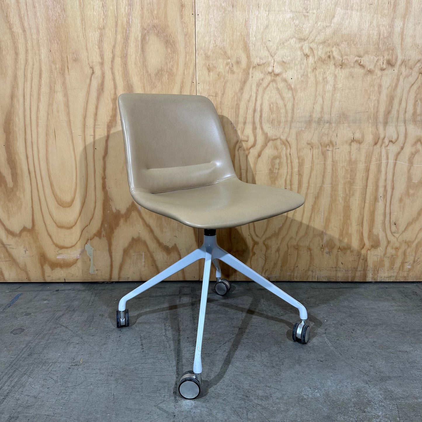 Avanta Unica Swivel Chair