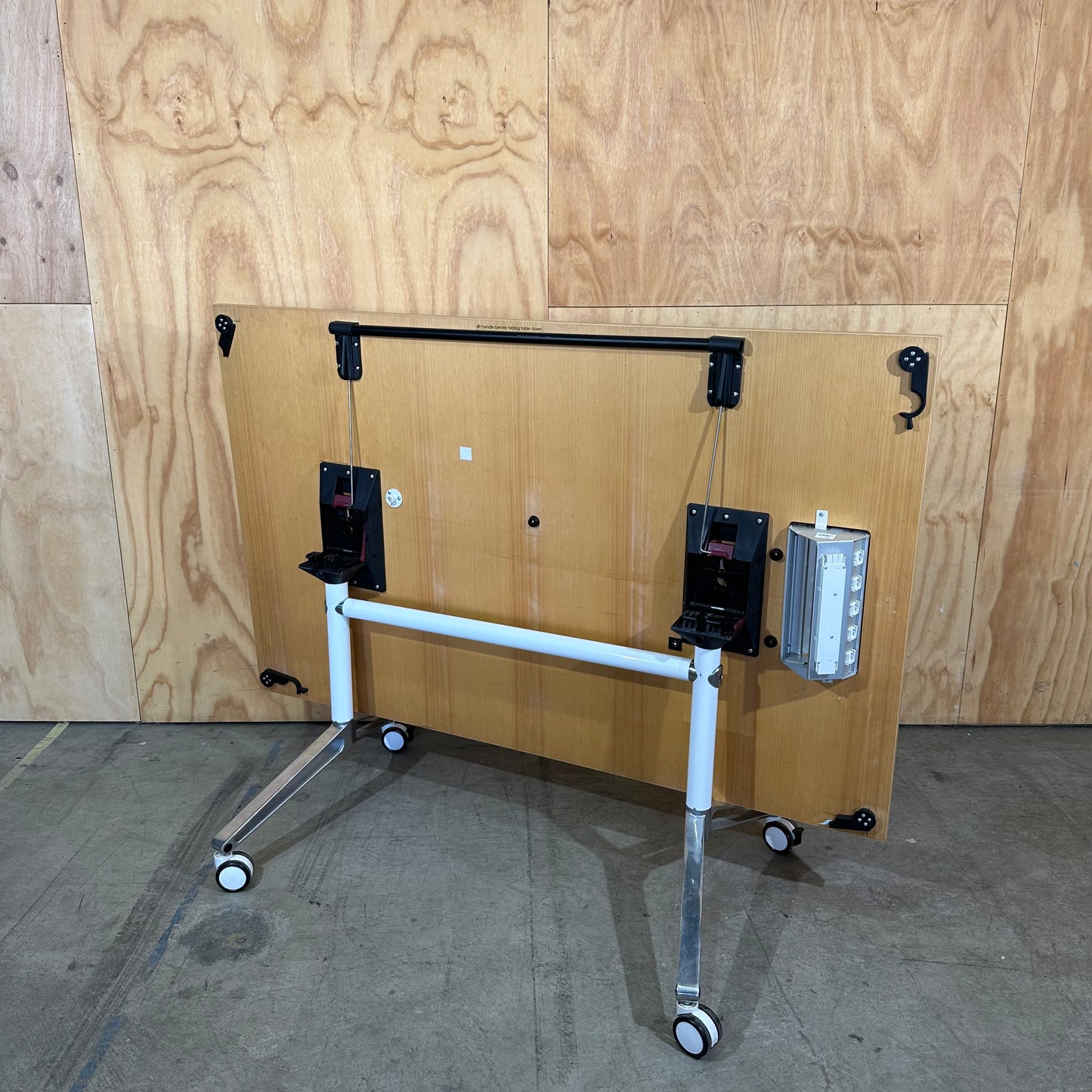 Thinking Works U.R Flip Table